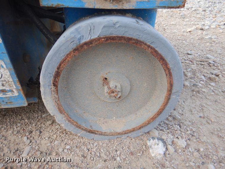 image for item KW9796 2008 Genie GR-20  vertical lift