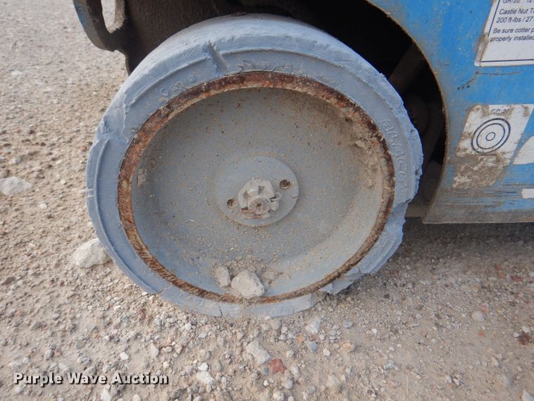 image for item KW9796 2008 Genie GR-20  vertical lift