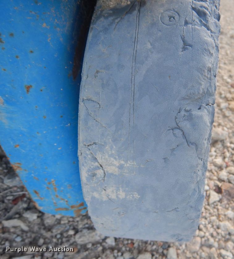 image for item KW9796 2008 Genie GR-20  vertical lift