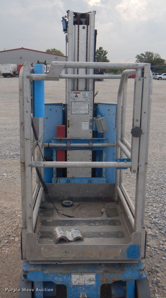image for item KW9797 2008 Genie GR-20  vertical lift