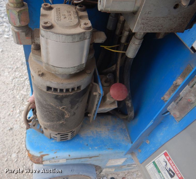 image for item KW9797 2008 Genie GR-20  vertical lift