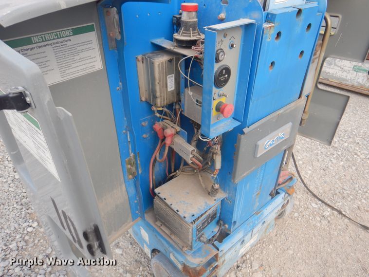 image for item KW9797 2008 Genie GR-20  vertical lift