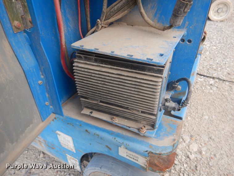 image for item KW9797 2008 Genie GR-20  vertical lift