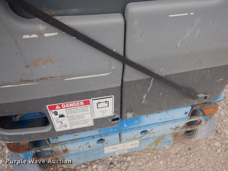 image for item KW9797 2008 Genie GR-20  vertical lift