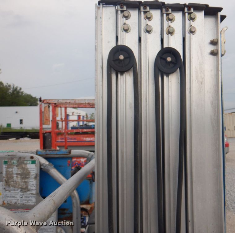 image for item KW9797 2008 Genie GR-20  vertical lift