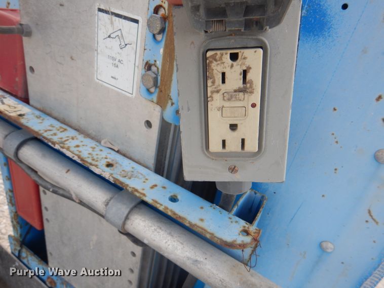 image for item KW9797 2008 Genie GR-20  vertical lift