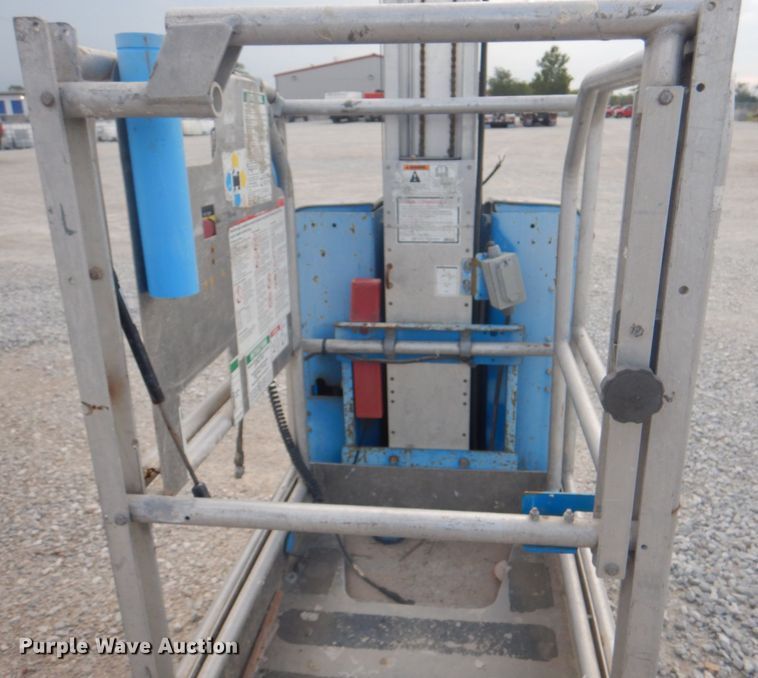 image for item KW9797 2008 Genie GR-20  vertical lift