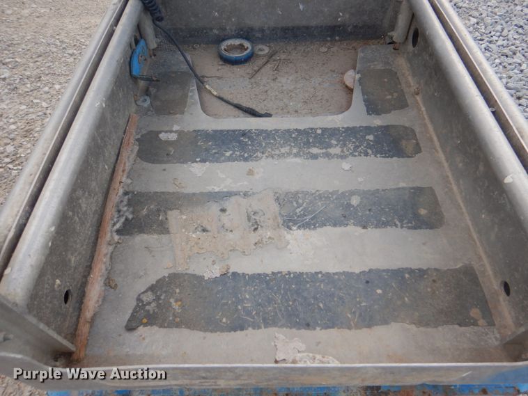 image for item KW9797 2008 Genie GR-20  vertical lift