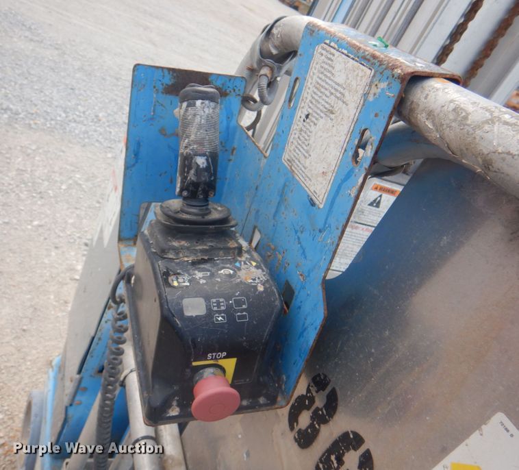image for item KW9797 2008 Genie GR-20  vertical lift
