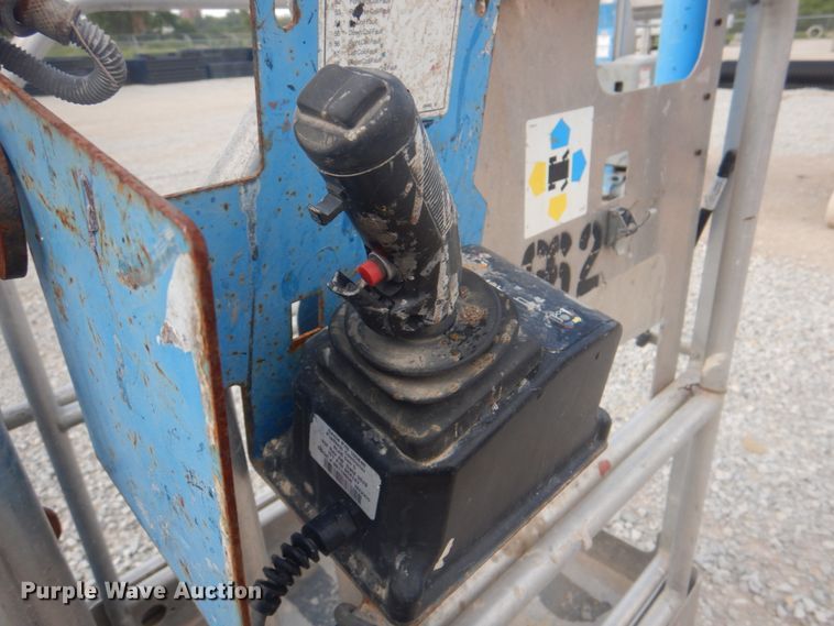 image for item KW9797 2008 Genie GR-20  vertical lift