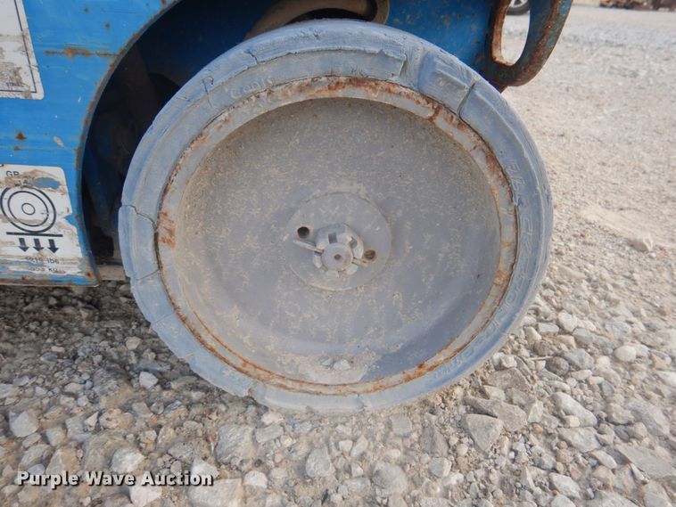 image for item KW9797 2008 Genie GR-20  vertical lift