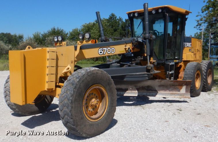 image for item KW9804 2005 John Deere 670D  motor grader