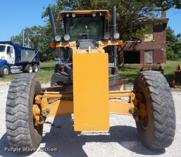 image for item KW9804 2005 John Deere 670D  motor grader