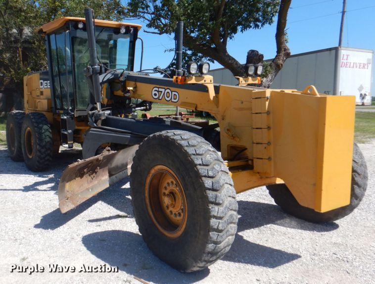 image for item KW9804 2005 John Deere 670D  motor grader