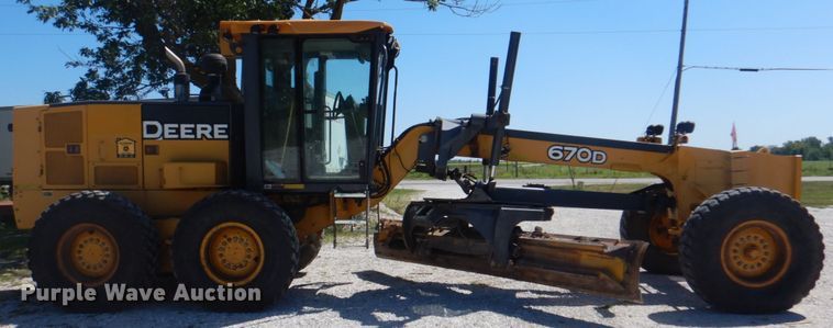 image for item KW9804 2005 John Deere 670D  motor grader