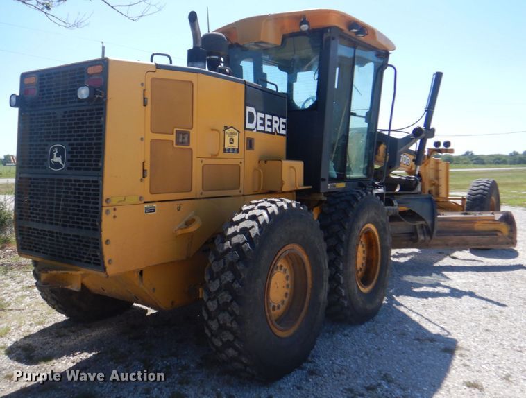 image for item KW9804 2005 John Deere 670D  motor grader