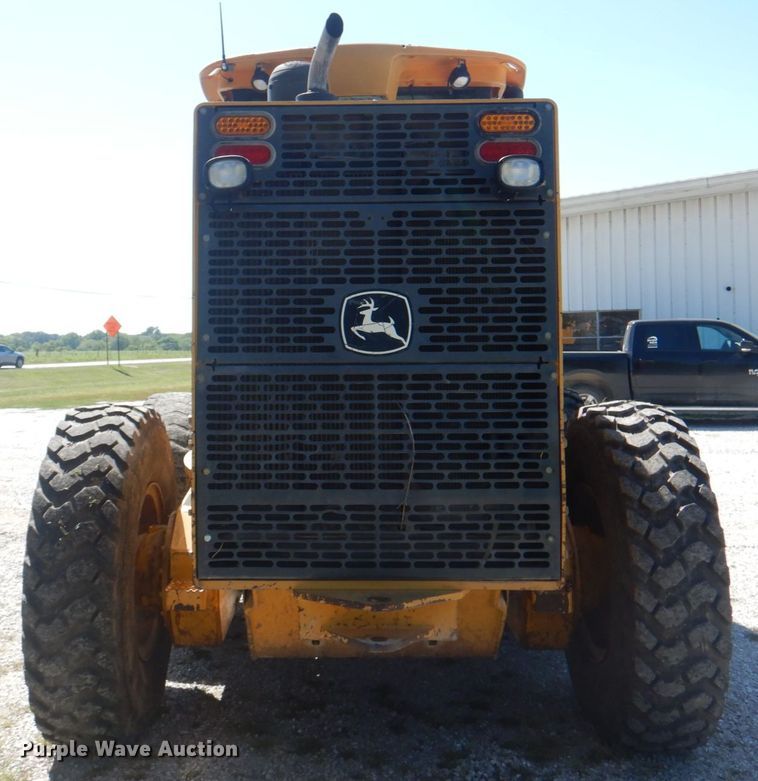 image for item KW9804 2005 John Deere 670D  motor grader