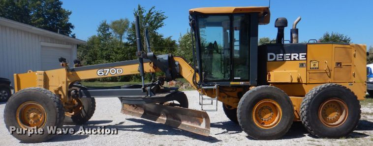 image for item KW9804 2005 John Deere 670D  motor grader