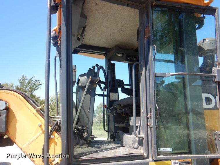 image for item KW9804 2005 John Deere 670D  motor grader