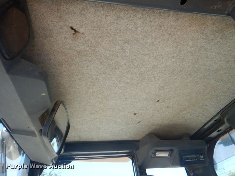 image for item KW9804 2005 John Deere 670D  motor grader