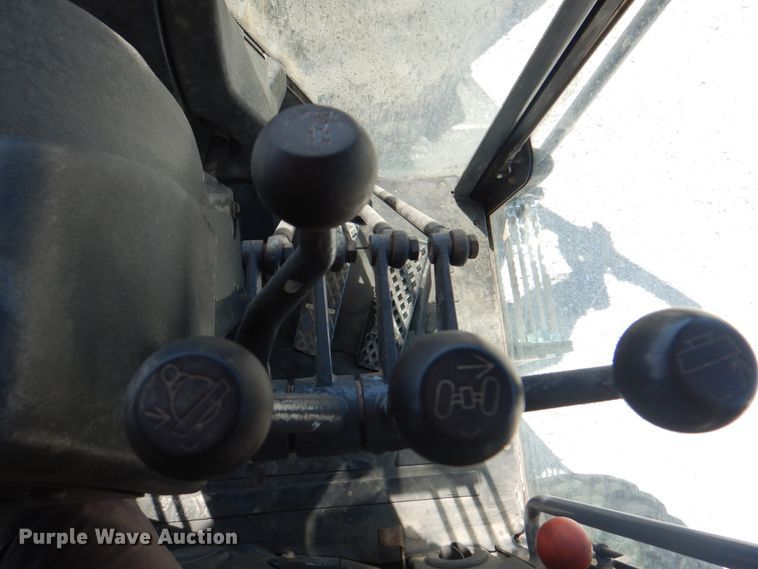 image for item KW9804 2005 John Deere 670D  motor grader