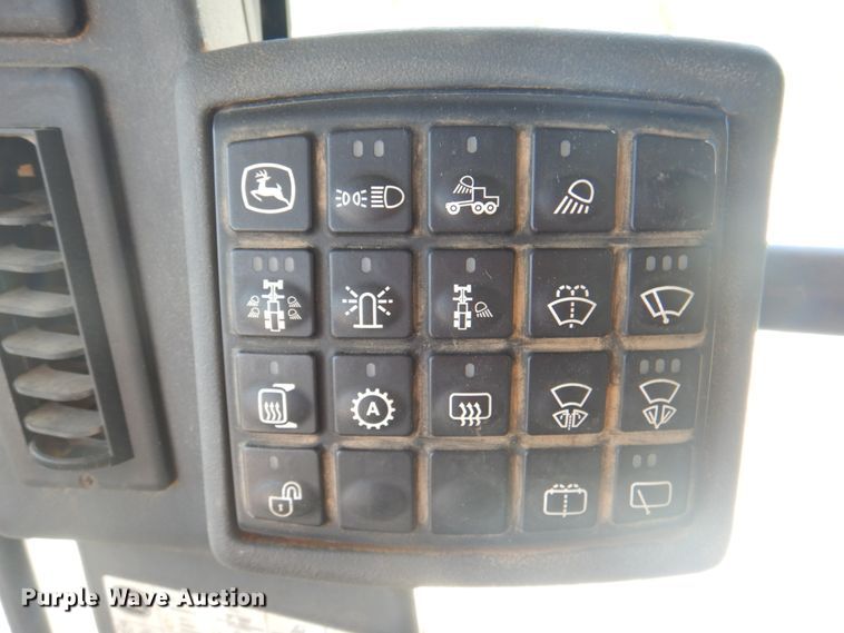 image for item KW9804 2005 John Deere 670D  motor grader