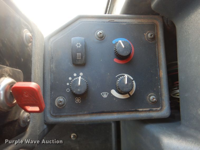 image for item KW9804 2005 John Deere 670D  motor grader