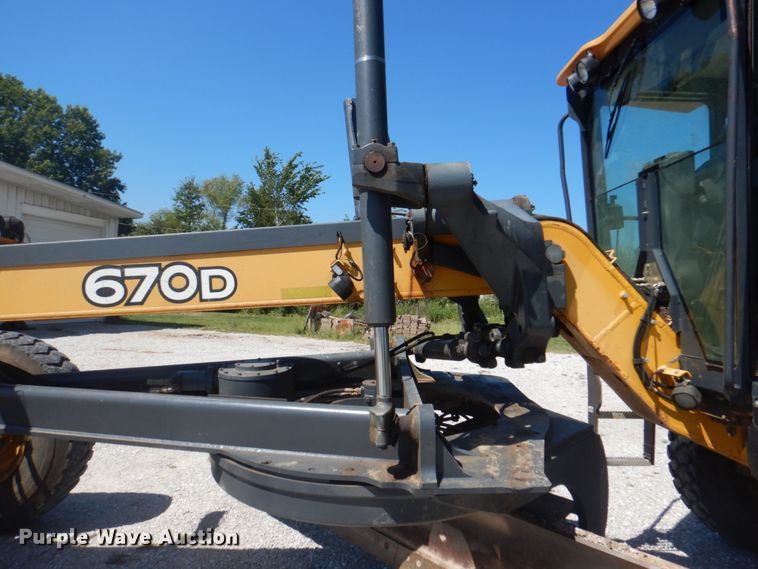 image for item KW9804 2005 John Deere 670D  motor grader