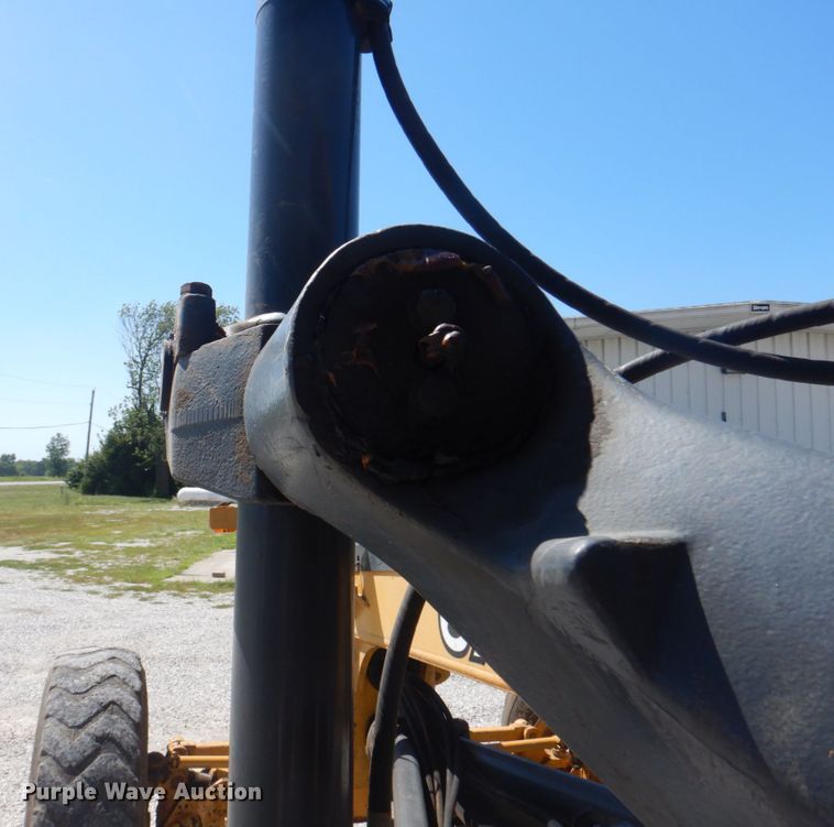 image for item KW9804 2005 John Deere 670D  motor grader