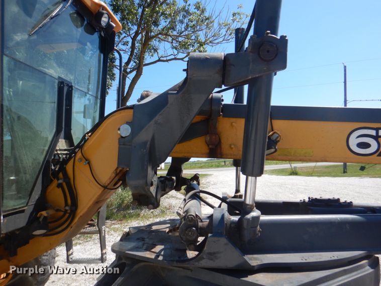 image for item KW9804 2005 John Deere 670D  motor grader