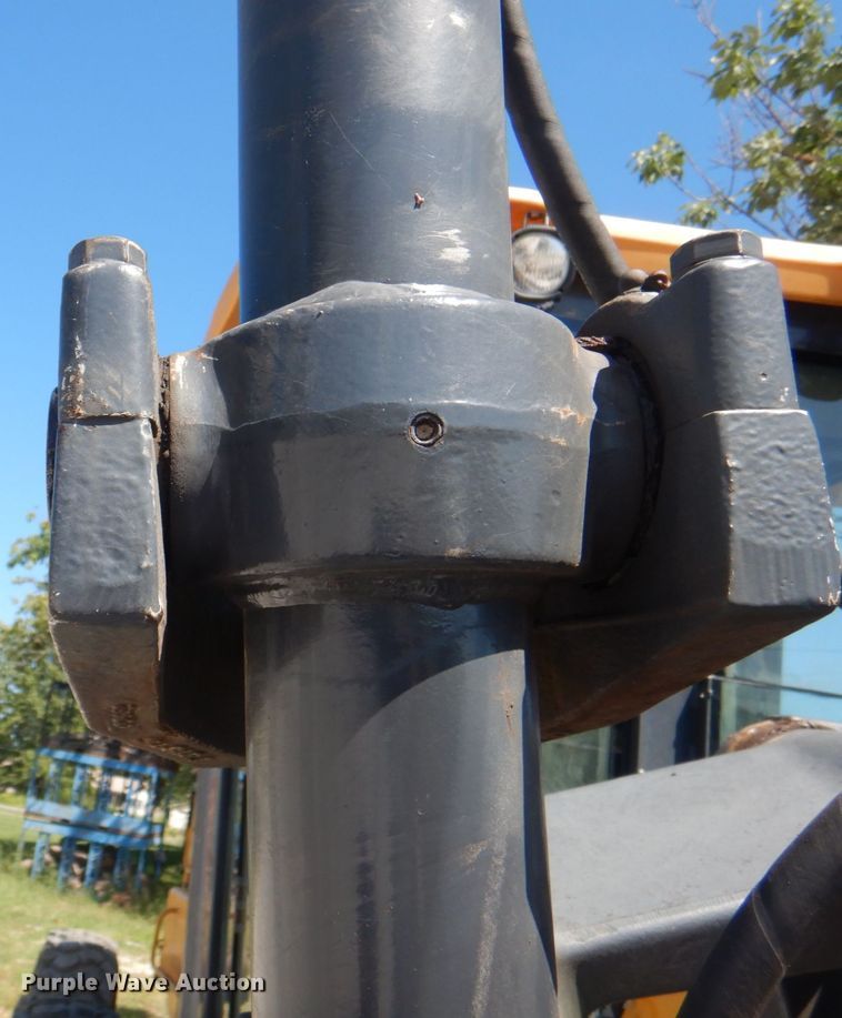 image for item KW9804 2005 John Deere 670D  motor grader