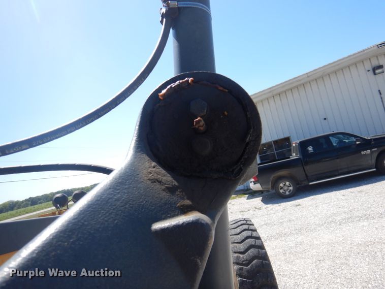 image for item KW9804 2005 John Deere 670D  motor grader