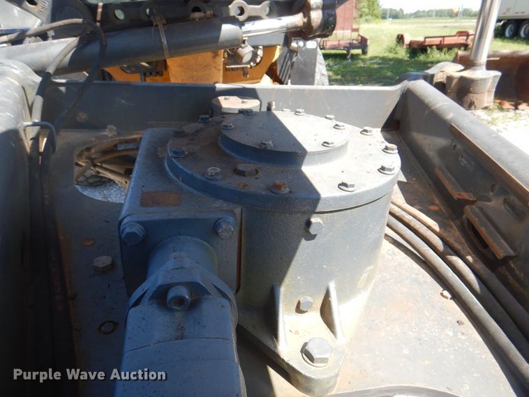 image for item KW9804 2005 John Deere 670D  motor grader