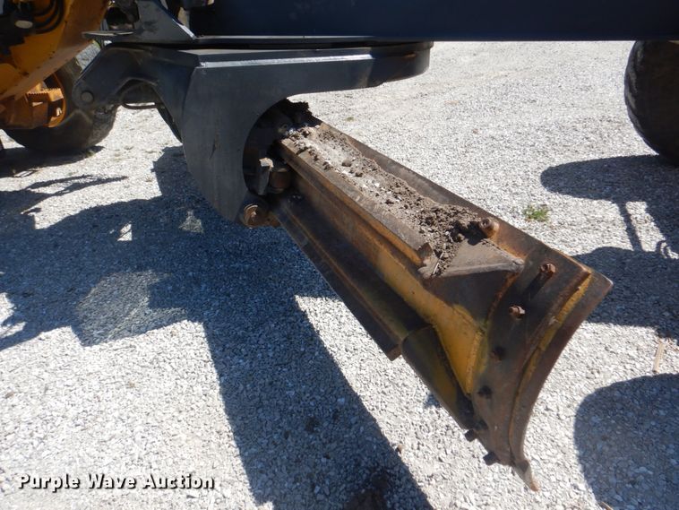 image for item KW9804 2005 John Deere 670D  motor grader