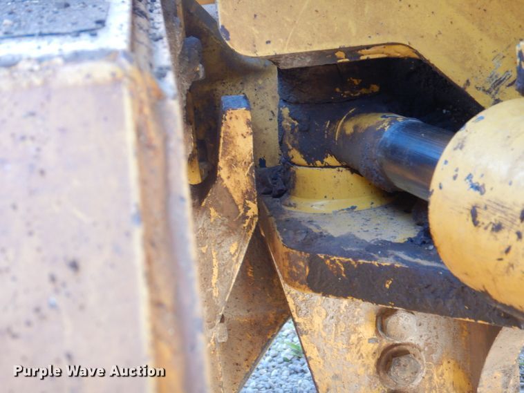 image for item KW9804 2005 John Deere 670D  motor grader