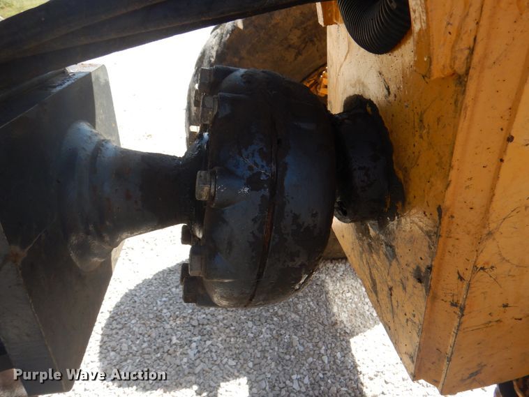 image for item KW9804 2005 John Deere 670D  motor grader