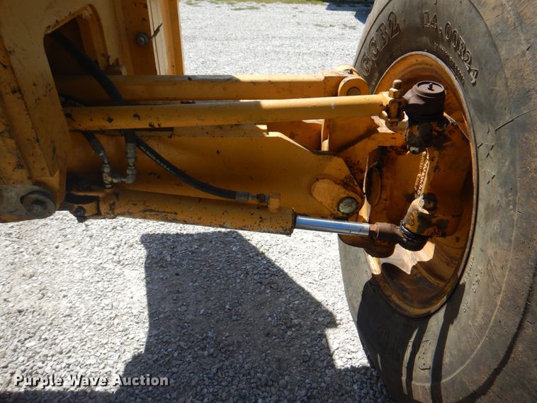 image for item KW9804 2005 John Deere 670D  motor grader