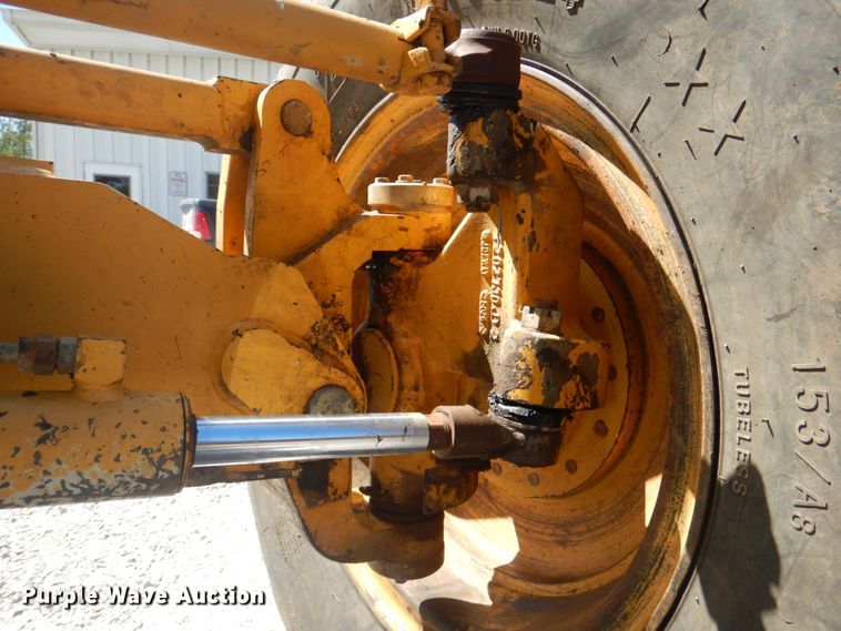 image for item KW9804 2005 John Deere 670D  motor grader