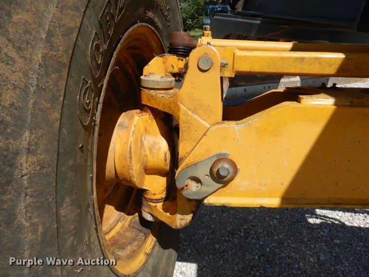 image for item KW9804 2005 John Deere 670D  motor grader