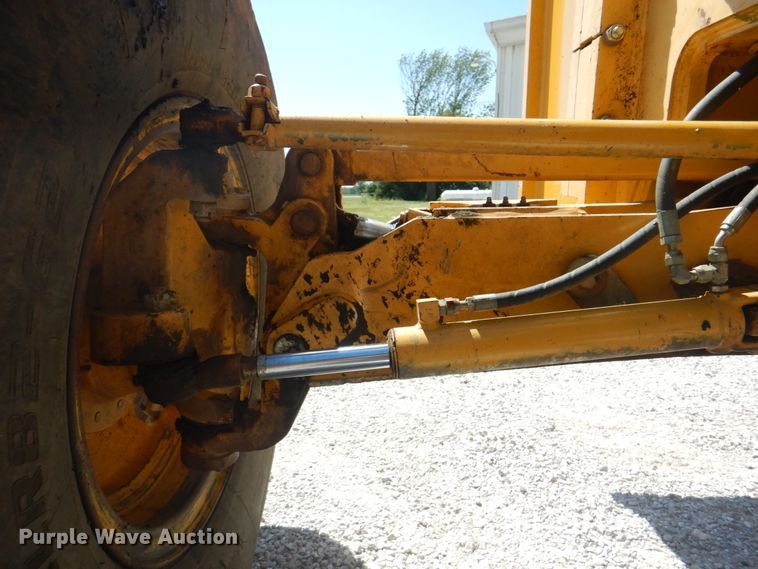 image for item KW9804 2005 John Deere 670D  motor grader