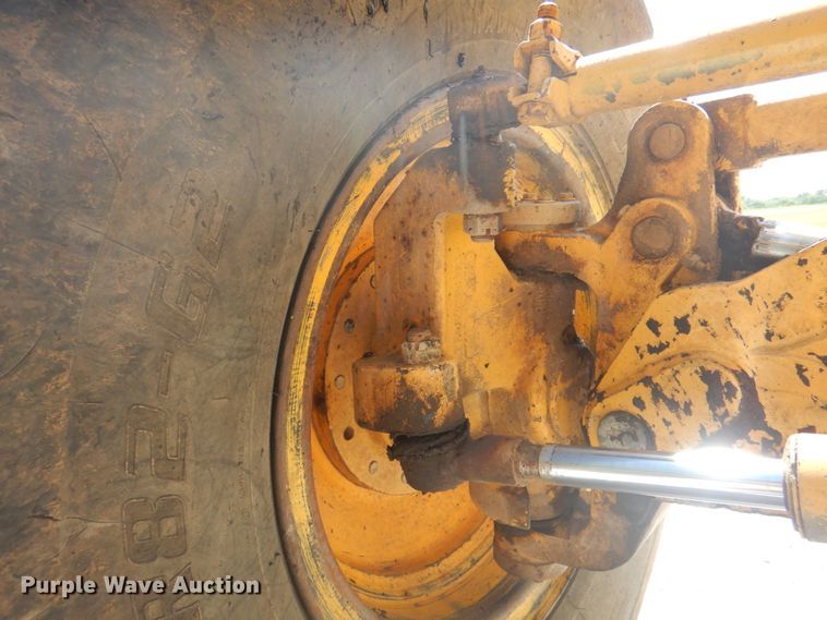 image for item KW9804 2005 John Deere 670D  motor grader