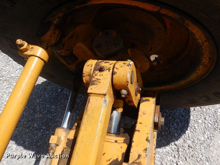 image for item KW9804 2005 John Deere 670D  motor grader