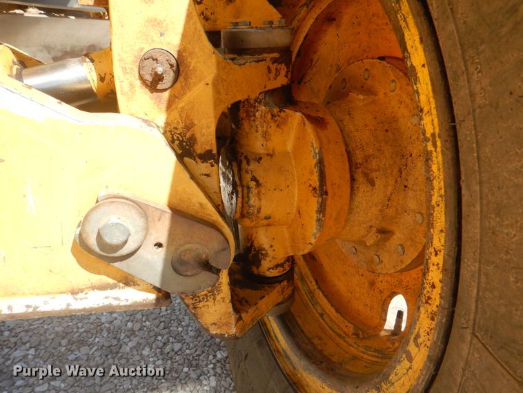 image for item KW9804 2005 John Deere 670D  motor grader