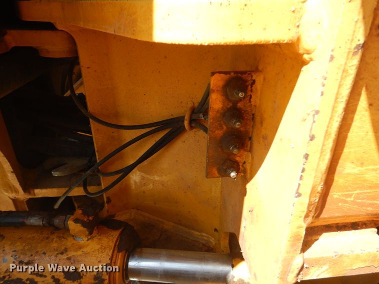 image for item KW9804 2005 John Deere 670D  motor grader