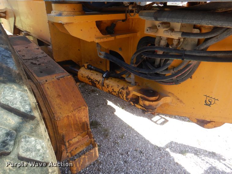 image for item KW9804 2005 John Deere 670D  motor grader