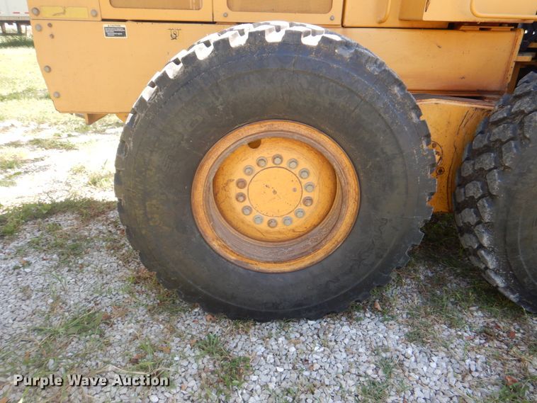 image for item KW9804 2005 John Deere 670D  motor grader