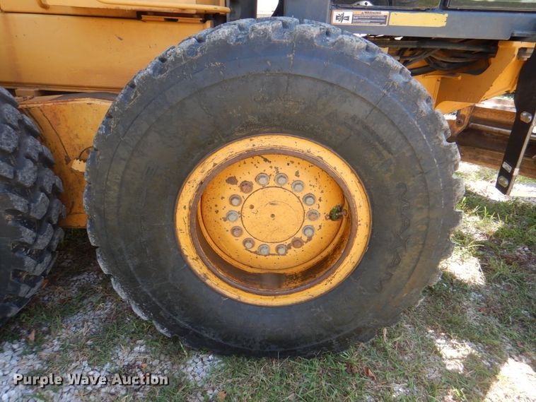 image for item KW9804 2005 John Deere 670D  motor grader