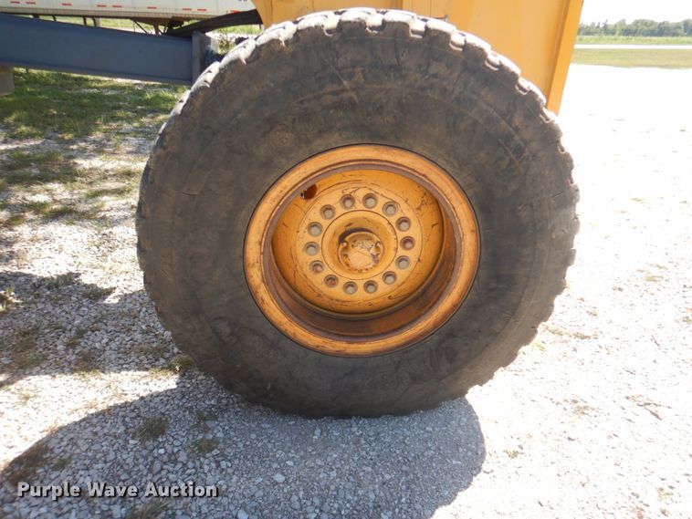 image for item KW9804 2005 John Deere 670D  motor grader