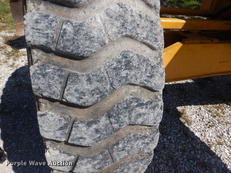 image for item KW9804 2005 John Deere 670D  motor grader