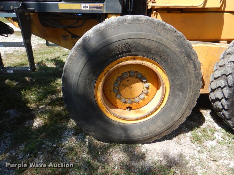 image for item KW9804 2005 John Deere 670D  motor grader